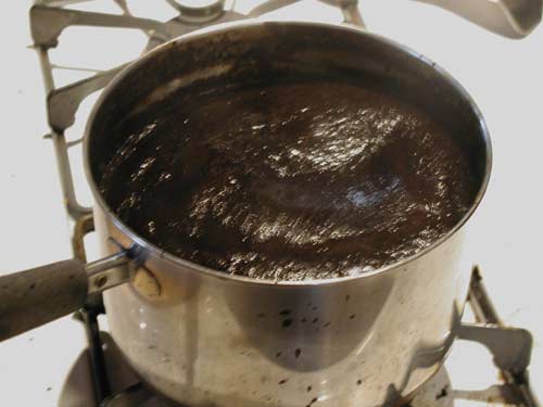 Persimmon pulp in pot